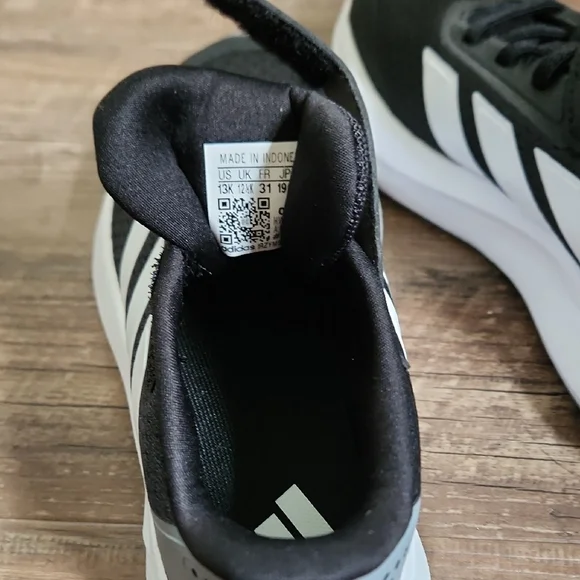 Adidas NEW Kids Black and White Velcro Sneakers - Picture 6 of 6